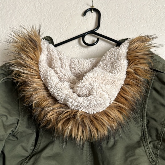 Olive Green Parka - Picture 5 of 5